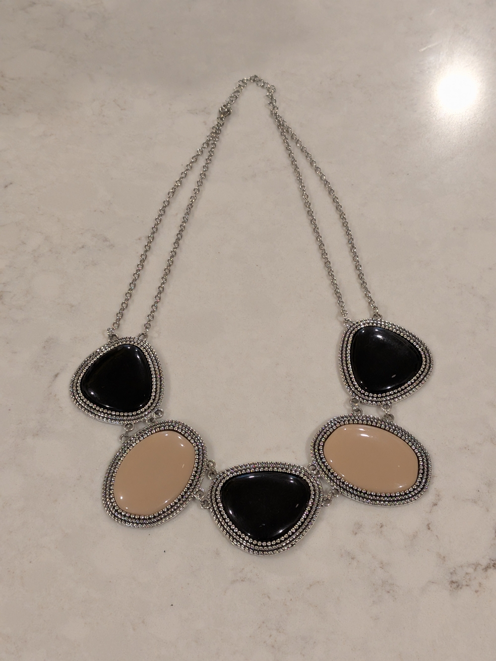 Stylish Two-Tone Statement Necklace – Black & Nude
